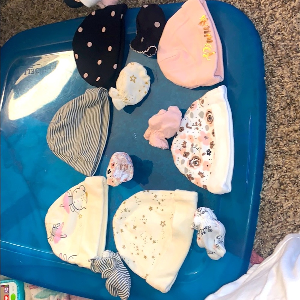 6 hats and 6 mittens set